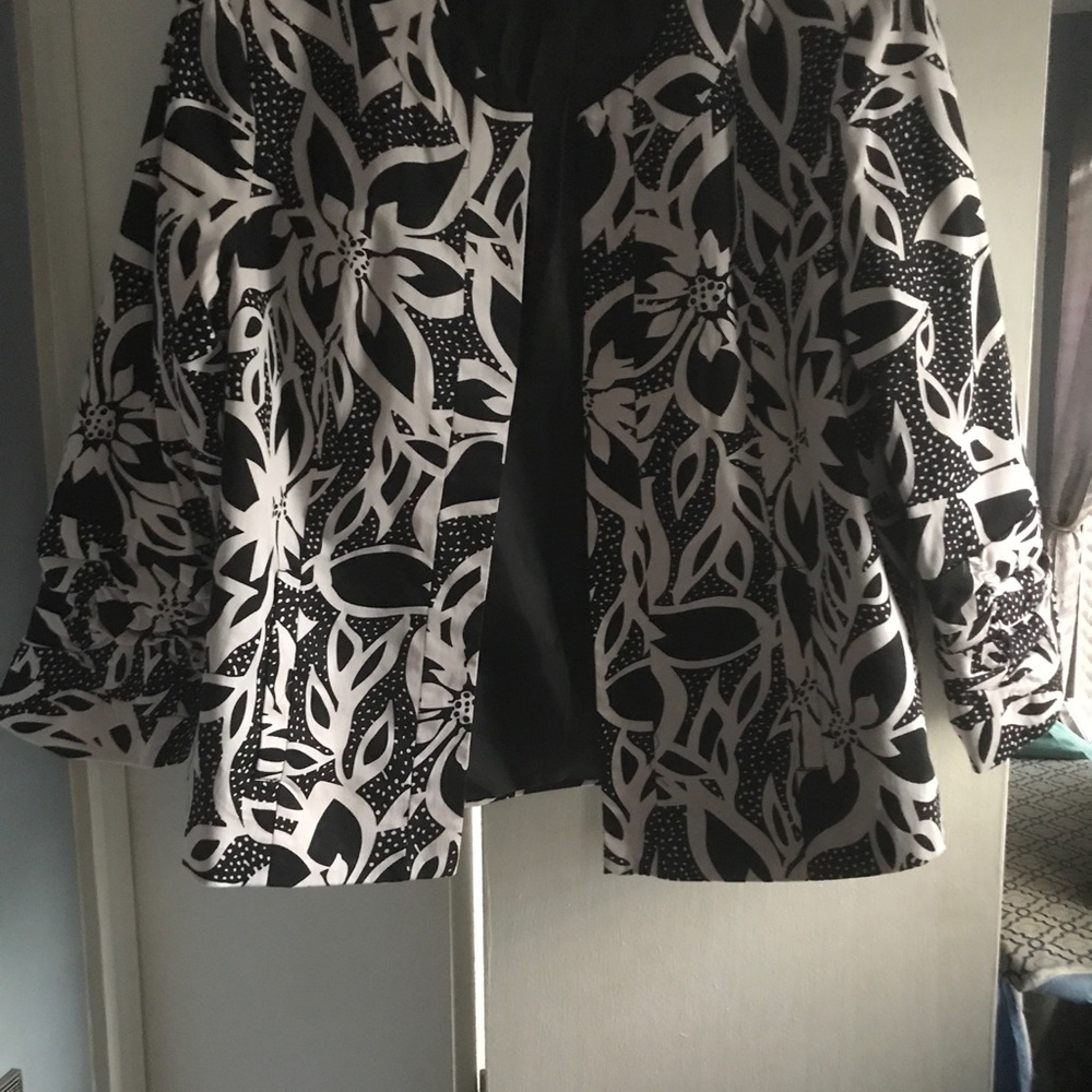 Dress Barn Blazer Jacket White & Black Floral Leaf